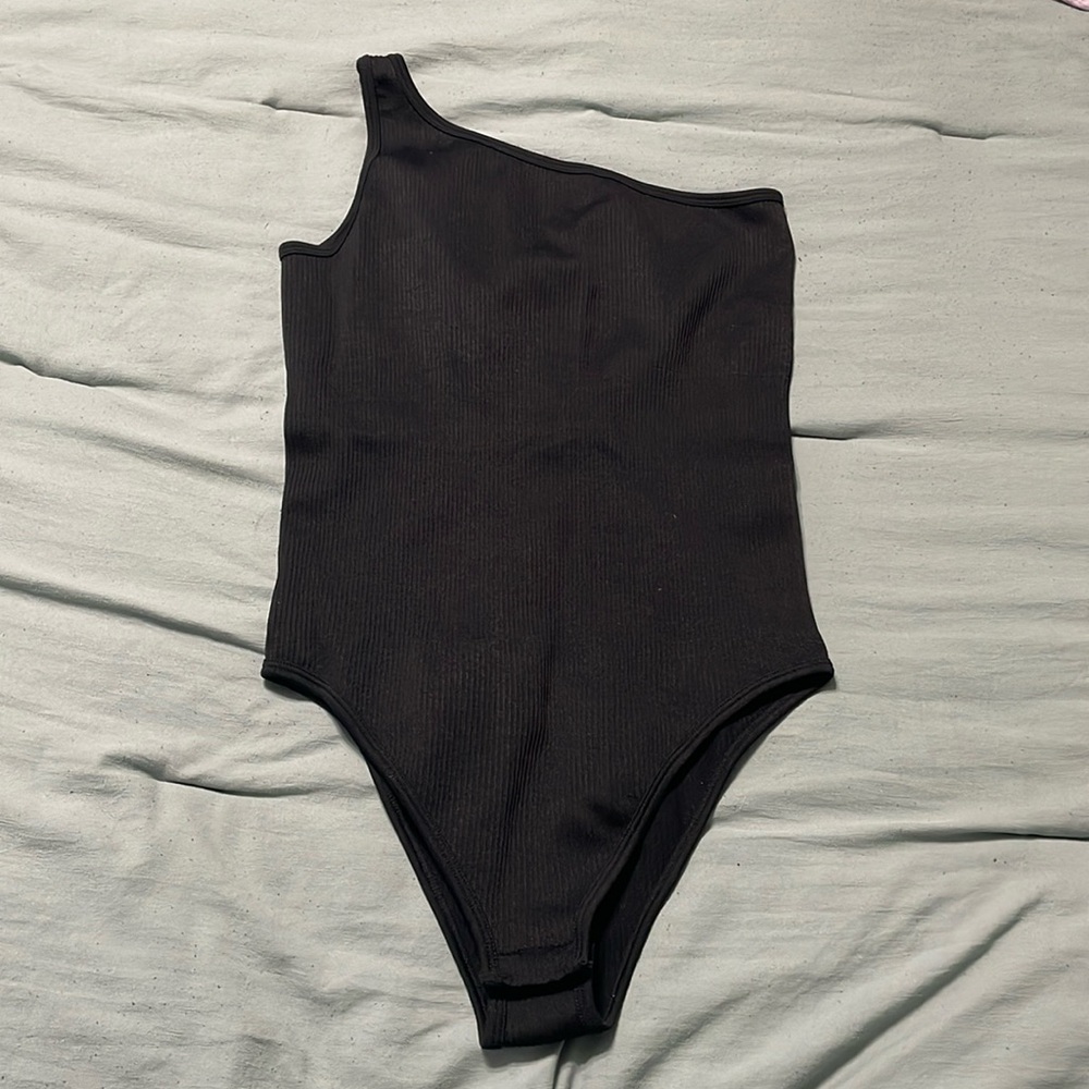 NWOT OQQ Ribbed One Shoulder Bodysuit